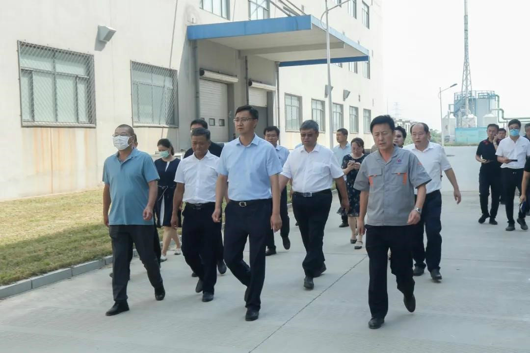 县长戚永和视察PA视讯药业项目建设